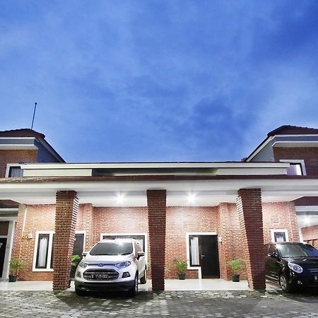 D'Paragon Cerry Kejayan Esterno foto