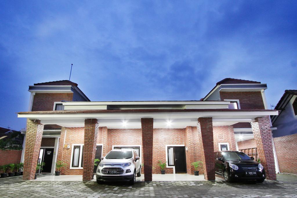 D'Paragon Cerry Kejayan Esterno foto